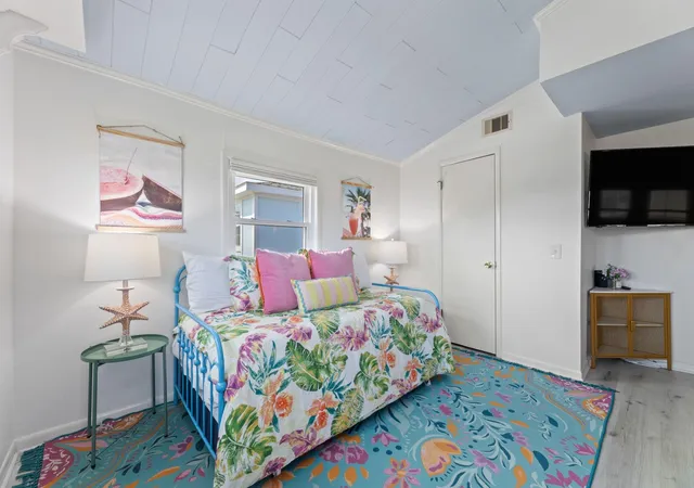 Photo 4 of Single family home for sale at 4021 Las Palmas St, Galveston, TX 77554 | MLS# 90154097 | Listing updated on 2026-09-20