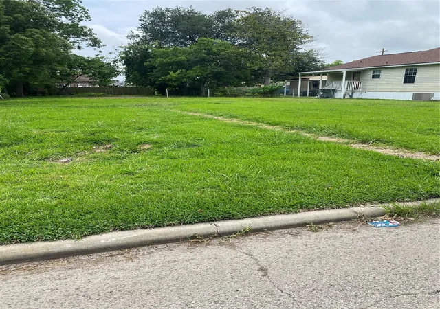 Homes for sale in Port Arthur, TX | 2008 Thomas Blvd, Port Arthur, TX 77640 | MLS# 45997003