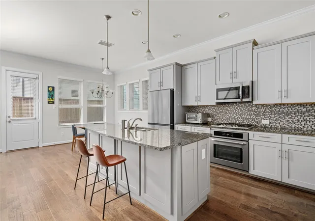 3rd image of 8923 Highgate Ln, Houston, TX 77080 | MLS# 75191217