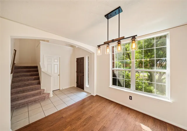 3rd image of 10 Orchid Grove Pl, The Woodlands, TX 77385 | MLS# 60698603