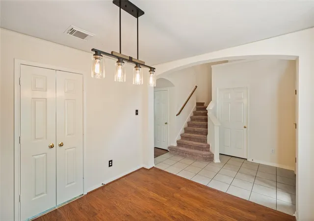 4th image of 10 Orchid Grove Pl, The Woodlands, TX 77385 | MLS# 60698603
