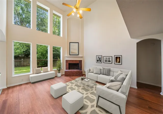 5th image of 10 Orchid Grove Pl, The Woodlands, TX 77385 | MLS# 60698603