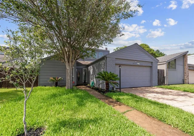 Photo 1 of Single family home for sale at 11542 Bellerive Dr, Houston, TX 77072 | MLS# 41466589 | Listing updated on 2026-08-10