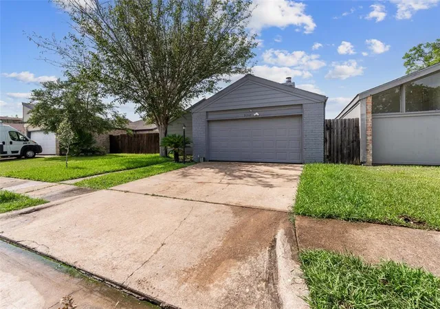 Photo 3 of Single family home for sale at 11542 Bellerive Dr, Houston, TX 77072 | MLS# 41466589 | Listing updated on 2026-08-10