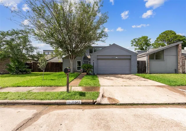 Photo 3 of Single family home for sale at 11542 Bellerive Dr, Houston, TX 77072 | MLS# 41466589 | Listing updated on 2026-08-10
