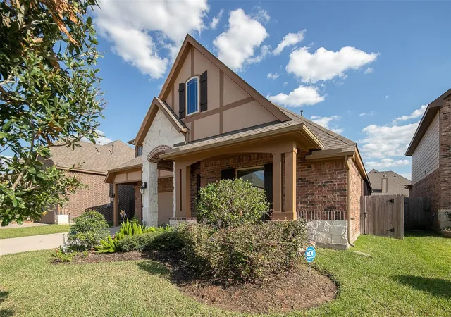Photo 2 of Single family home for sale at 13927 Manobrook Ct, Richmond, TX 77407 | MLS# 44223527 | Listing updated on 2026-08-31
