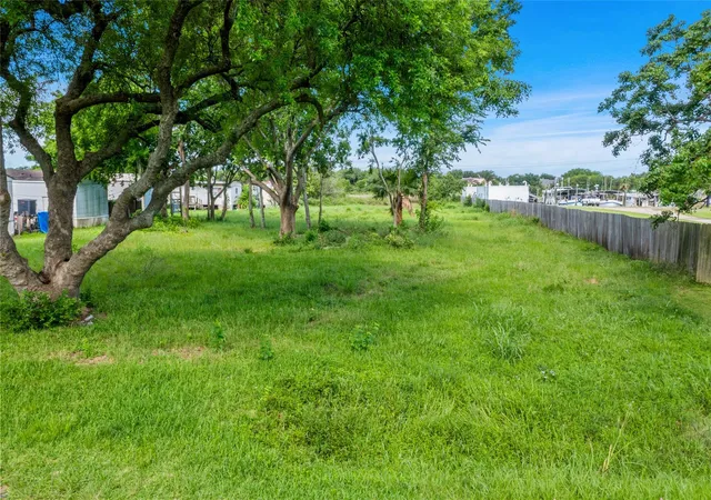 14th image of 4301 20th St N, Texas City, TX 77590 | MLS# 82328991