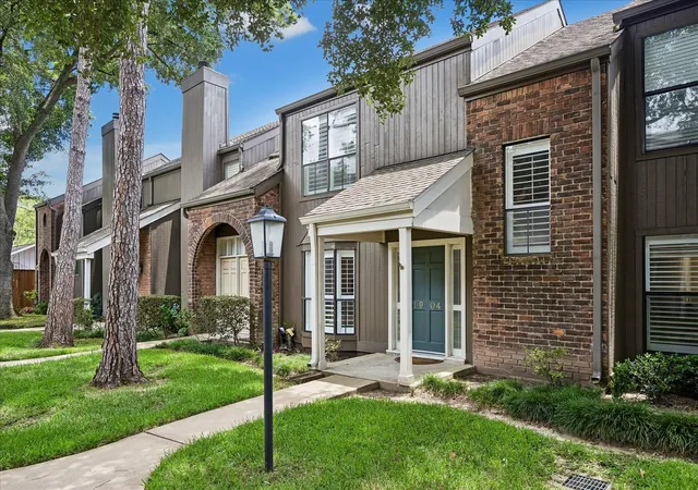 3rd image of 701 Bering Dr #1904, Houston, TX 77057 | MLS# 60084304