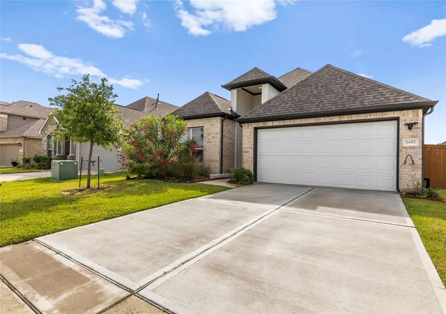 Homes for sale in La Marque, TX | 2602 Arbor Edge Xing, La Marque, TX 77568 | MLS# 32164475