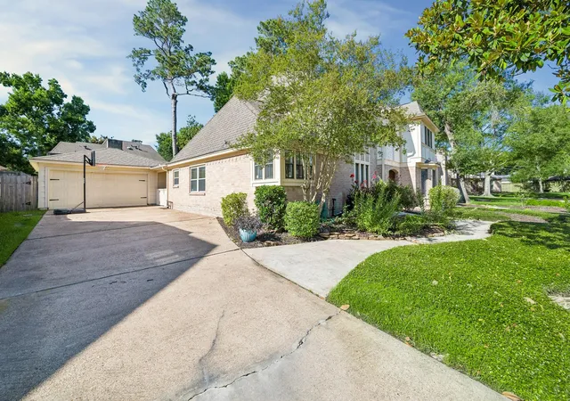 Photo 3 of Single family home for sale at 7611 Heritage Pines Dr, Humble, TX 77346 | MLS# 20772351 | Listing updated on 2026-09-05