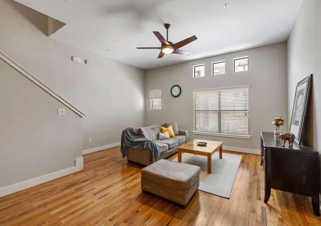 4th image of 8715 Meadowcroft Dr #702, Houston, TX 77063 | MLS# 83660279