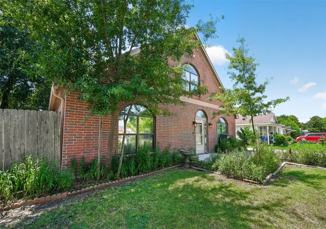 Photo 3 of Single family home for sale at 512 Bertloma St, Pasadena, TX 77502 | MLS# 20120183 | Listing updated on 2026-08-29