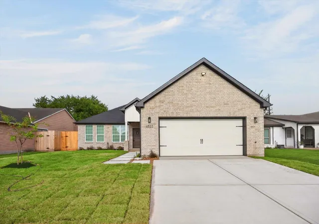 Photo 2 of Sale Pending at 6523 Vanlynn Ln, Houston, TX 77084 | MLS# 31091424 | Listing updated on 2026-08-29