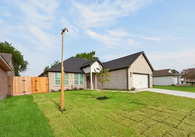 Photo 3 of Sale Pending at 6523 Vanlynn Ln, Houston, TX 77084 | MLS# 31091424 | Listing updated on 2026-08-29