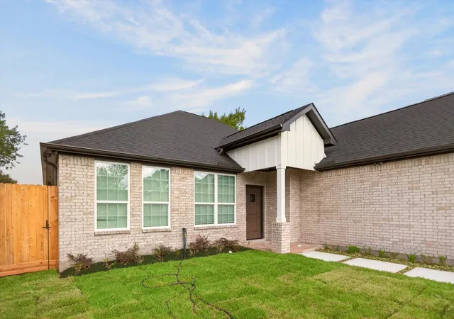 Photo 4 of Sale Pending at 6523 Vanlynn Ln, Houston, TX 77084 | MLS# 31091424 | Listing updated on 2026-08-29