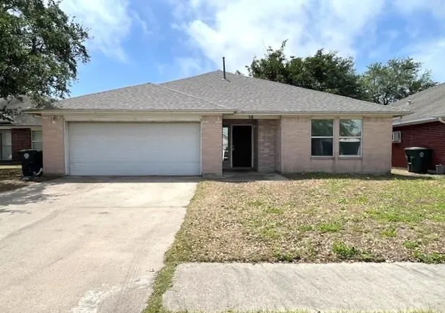Photo 1 of Single family home for sale at 14 Clara Barton Ln, Galveston, TX 77551 | MLS# 28956255 | Listing updated on 2026-06-30
