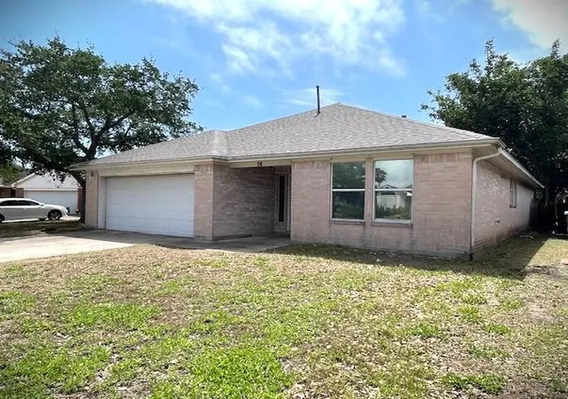 Photo 2 of Single family home for sale at 14 Clara Barton Ln, Galveston, TX 77551 | MLS# 28956255 | Listing updated on 2026-06-30