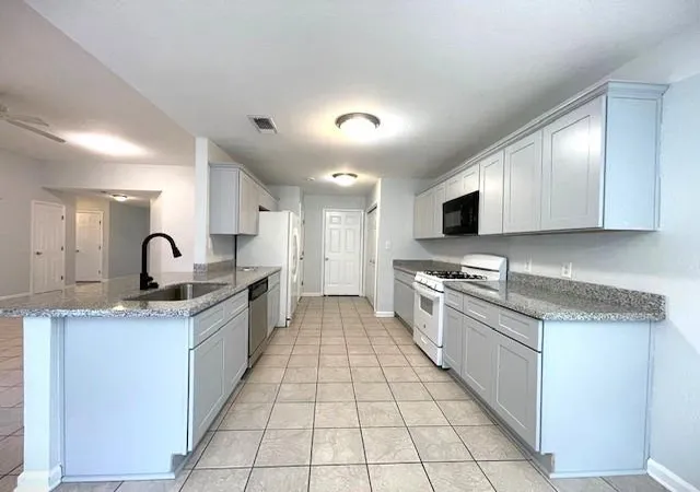 Photo 3 of Single family home for sale at 14 Clara Barton Ln, Galveston, TX 77551 | MLS# 28956255 | Listing updated on 2026-06-30
