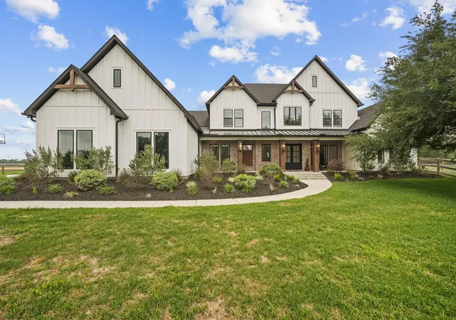 Photo 1 of Single family home for sale at 1650 Lundy Ln, Friendswood, TX 77546 | MLS# 22353779 | Listing updated on 2026-08-21