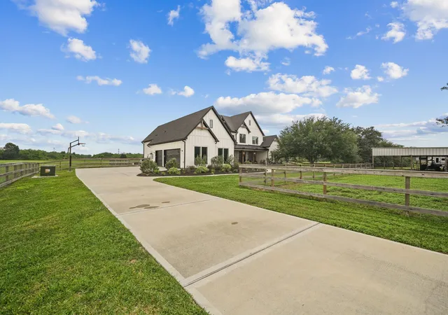 Photo 2 of Single family home for sale at 1650 Lundy Ln, Friendswood, TX 77546 | MLS# 22353779 | Listing updated on 2026-08-21