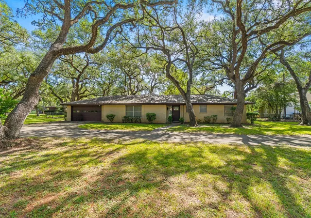 Photo 1 of Single family home for sale at 113 Krupka St, Columbus, TX 78934 | MLS# 17101058 | Listing updated on 2026-08-27