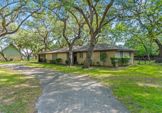 Photo 2 of Single family home for sale at 113 Krupka St, Columbus, TX 78934 | MLS# 17101058 | Listing updated on 2026-08-27
