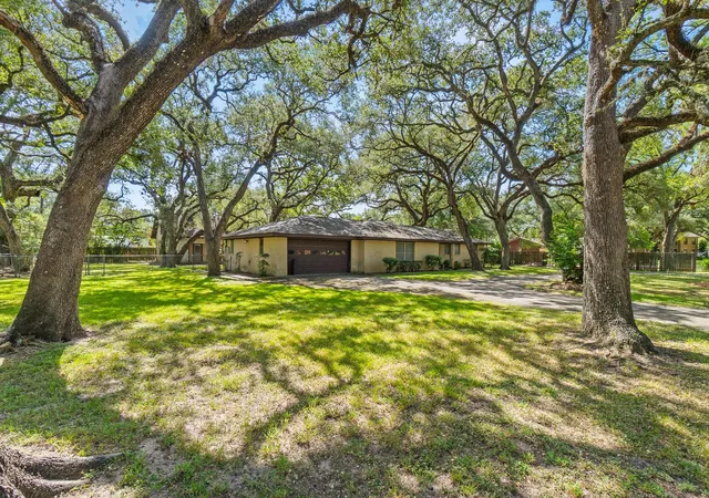 Photo 3 of Single family home for sale at 113 Krupka St, Columbus, TX 78934 | MLS# 17101058 | Listing updated on 2026-08-27