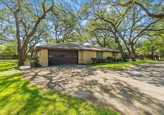 Photo 3 of Single family home for sale at 113 Krupka St, Columbus, TX 78934 | MLS# 17101058 | Listing updated on 2026-08-27