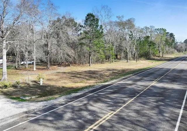 4th image of 13806 Fm 1130, Orange, TX 77632 | MLS# 98984518
