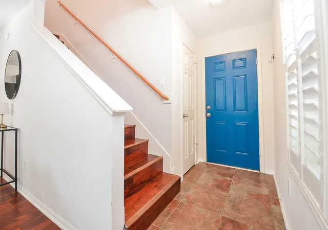 Photo 2 of Townhouse for sale at 5110 Prosperity Cir, Houston, TX 77018 | MLS# 79287553 | Listing updated on 2026-09-19