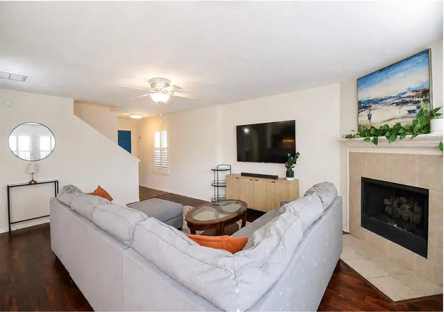 Photo 3 of Townhouse for sale at 5110 Prosperity Cir, Houston, TX 77018 | MLS# 79287553 | Listing updated on 2026-09-19
