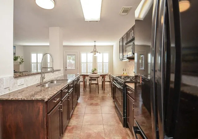 Photo 4 of Townhouse for sale at 5110 Prosperity Cir, Houston, TX 77018 | MLS# 79287553 | Listing updated on 2026-09-19