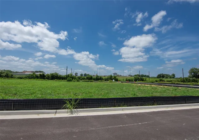1st image of 513 Trend View Dr, Weimar, TX 78962 | MLS# 27315247