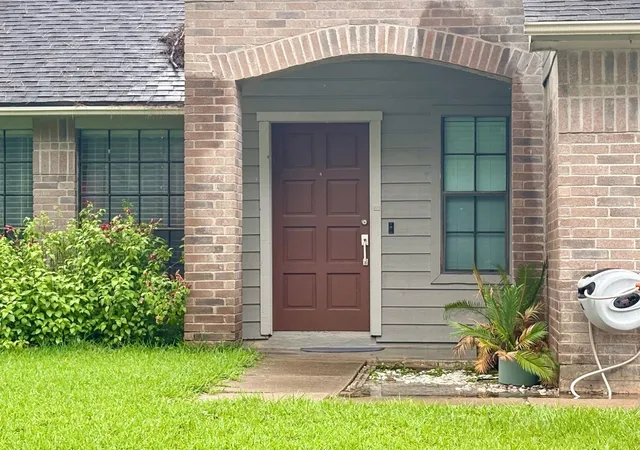 Photo 2 of Sale Pending at 16307 Leamington Ln, Houston, TX 77095 | MLS# 16816213 | Listing updated on 2026-09-14