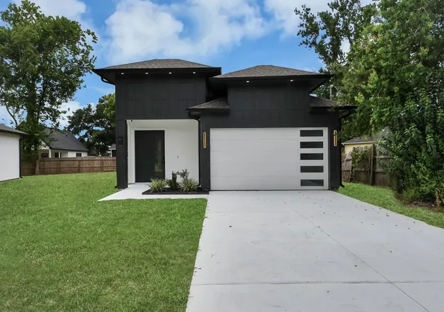 Photo 1 of Single family home for sale at 1904 Bell St, Dayton, TX 77535 | MLS# 59509892 | Listing updated on 2026-09-05