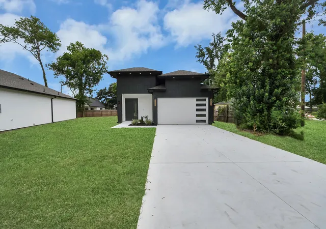 Photo 2 of Single family home for sale at 1904 Bell St, Dayton, TX 77535 | MLS# 59509892 | Listing updated on 2026-09-05