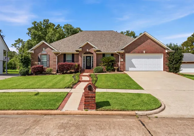 1st image of 911 Oak Leaf St, La Porte, TX 77571 | MLS# 70129120