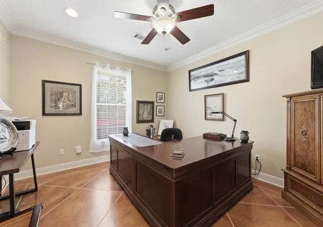 Photo 4 of Sale Pending at 911 Oak Leaf St, La Porte, TX 77571 | MLS# 70129120 | Listing updated on 2026-09-19