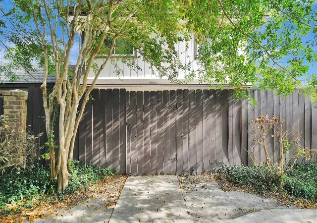 Photo 2 of Townhouse for sale at 12024b Mighty Oak Dr, Houston, TX 77066 | MLS# 85329505 | Listing updated on 2026-04-27