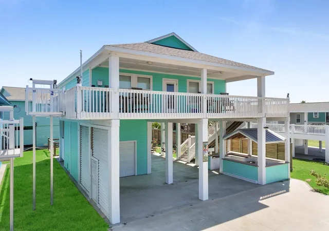 4th image of 930 Eastview, Crystal Beach, TX 77650 | MLS# 31423397