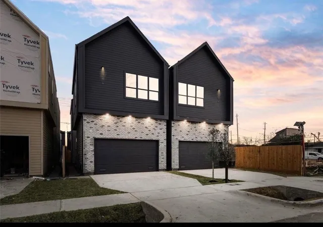 1st image of 310 E 35th St, Houston, TX 77018 | MLS# 18898222