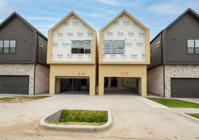 2nd image of 310 E 35th St, Houston, TX 77018 | MLS# 18898222
