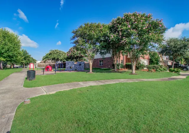 Photo 3 of Single family home for sale at 14034 Chelseahurst Ln, Houston, TX 77047 | MLS# 13078990 | Listing updated on 2026-06-17