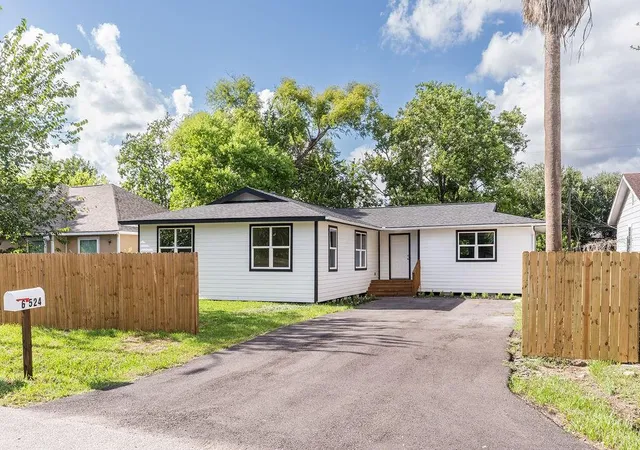 1st image of 6524 Loma Vista St, Houston, TX 77085 | MLS# 66269065