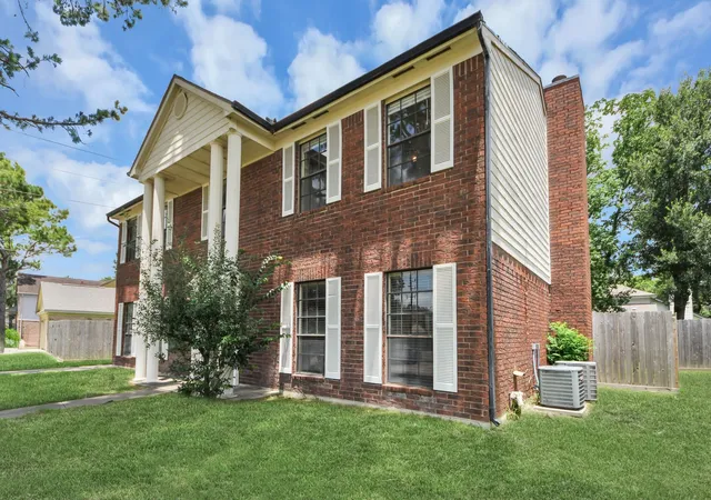 Photo 3 of Single family home for sale at 8411 Sunny Ridge Dr, Houston, TX 77095 | MLS# 31548040 | Listing updated on 2026-06-29