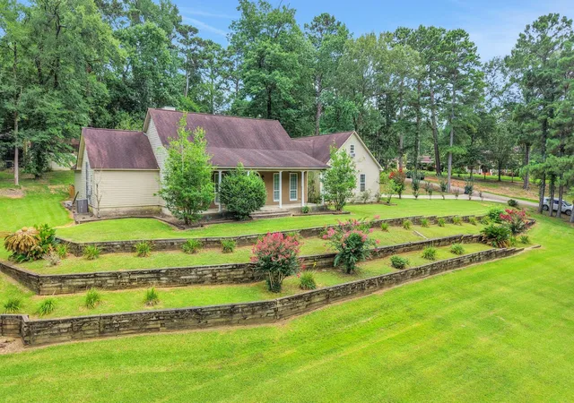 Photo 2 of Single family home for sale at 401 Hill Crk Dr, Coldspring, TX 77331 | MLS# 47943379 | Listing updated on 2026-09-09
