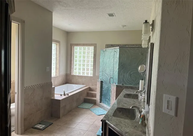 Photo 3 of Single family home for sale at 15453 Crown Oaks Dr, Montgomery, TX 77316 | MLS# 5818189 | Listing updated on 2026-05-14