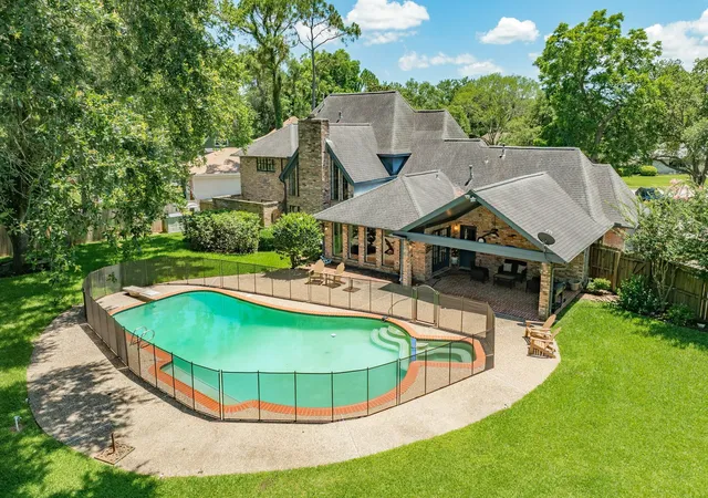 1st image of 110 Sequoia, Lake Jackson, TX 77566 | MLS# 73816134