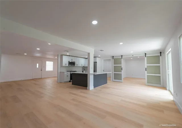 3rd image of 7942 Hammerly Blvd, Houston, TX 77055 | MLS# 46692356