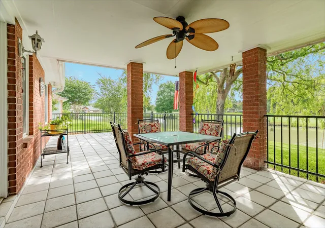 4th image of 803 W Peach Hollow Cir, Pearland, TX 77584 | MLS# 31317708
